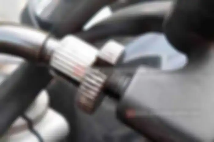 Bagi sebagian orang bagian kopling adalah masalah sepele, tapi ternyata setel kopling merupakan bagian dari perawatan motor bro. Apabila jarang dilakukan pengecekan maka bisa membuat ridding menjadi terganggu kenyamanannya. Bagi yang kalian yang supe