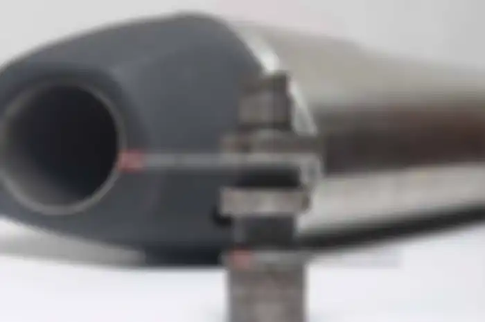 Menurut Misto yang paling menentukan dari munculnya gejala knocking atau tidak dari knalpot racing adalah panjang knalpot dan diameter pipa buang yang paling sesuai. Merujuk dari buku A. Graham Bell berjudul Four Stroke Performance Tuning, cara