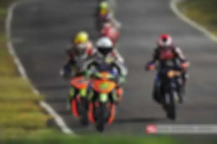 Pastinya warga Sidrap, Sulawesi Selatan boleh bangga. Akhir tahun 2015 ini di sirkuit Puncak Mario, Sidrap, Sulawesi Selatan, ada pesta balap motor yang sudah digelar sejak kemarin (30/12). Event ini diberi nama Sidrap Prix Night. Sidrap Prix Night p