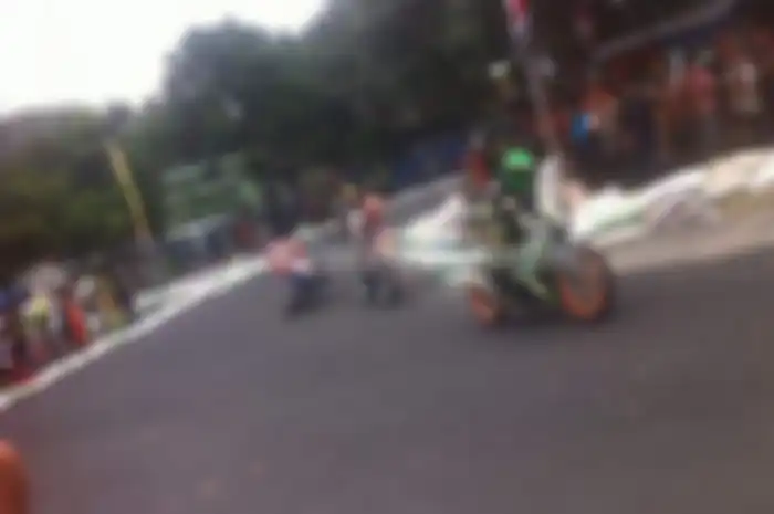 Penghujung seri MotorPrix (MP), Region 2, Jawa dipentas di Sirkuit Alun-alun Wonogiri, Jawa Tengah (12-13/11). Meski teknologi road race sudah hitech, namun ada yang unik di gelaran Kejurnas Gajah Mungkur FDR NHK MotorPrix 2016 (KGMFNM2016) ini. Yait