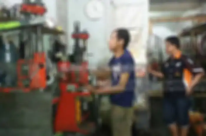 Bagi mekanik atau biker yang suka ngoprek motor, khususnya mesin tidak ada salahnya menyambangi bengkel Abadi Motor. Terletak di Jalan Pegadaian nomor 72 Kota Banjar Jawa Barat.