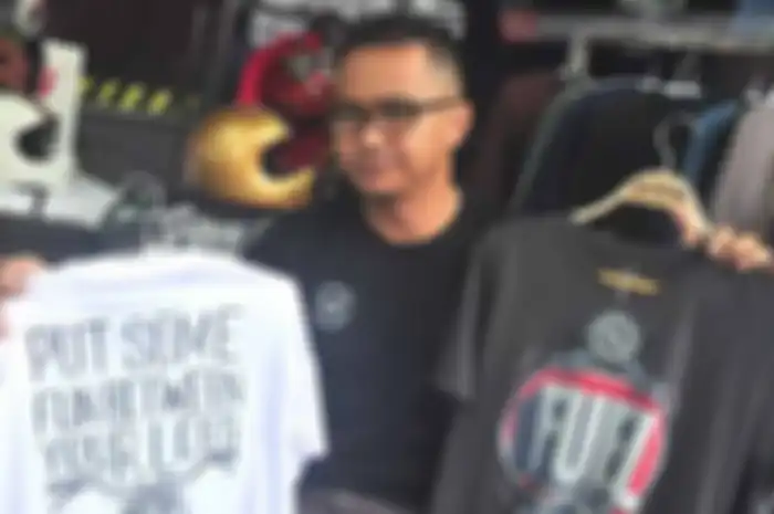 Punya motor kustom, tentu harus didukung apparel yang sesuai konsep. Jangan sampai besutan sudah keren abiez, tetapi rider-nya cupu akibat outfit yang tak nyaman dilihat.