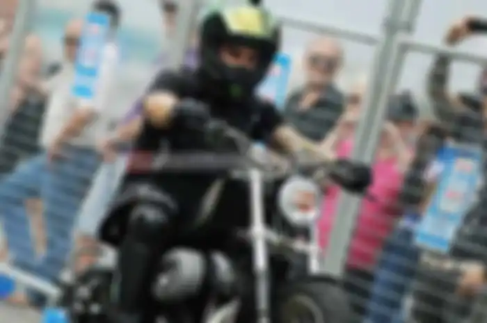 Seleb stunt rider juga dare devils Australia, Matt Mingay alami kecelakaan di stadion Super Truck Race di Belle Isle Michigan. Saat itu ia nggak sedang beraksi di atas roda dua tapi beraksi di ajang balapan truk. “Kondisinya kritis namun stabil,” jel