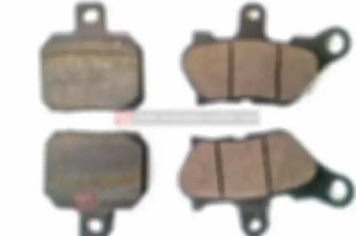 Makanya, Agung coba cari part subtitusinya, tapi untuk kaliper Brembo 2 piston 1 pin yang banyak digunakan. Saat dilihat kampas rem Yamaha Mio lama berkode 5TL, sekilas tampak sama. “Tapi, harus ada ubahan sedikit,” tambahnya. Ubahannya, hanya memoto