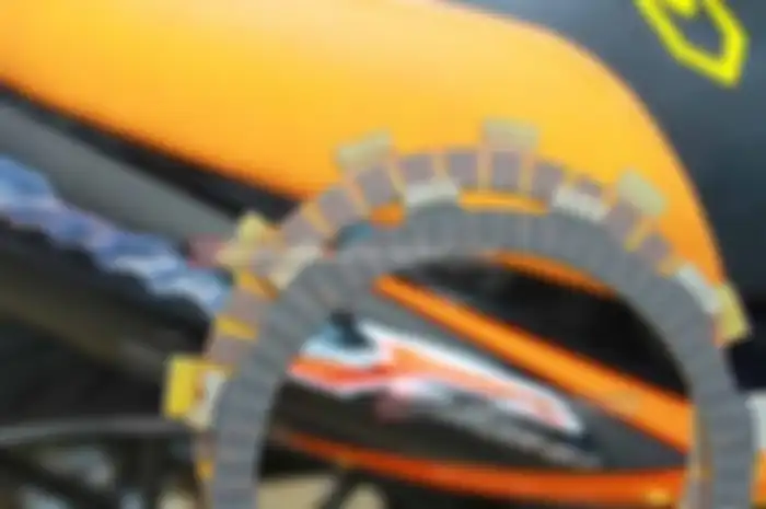 Penggunaan kampas kopling Suzuki RGR di Satria F-150 bisa bikin tarikan lebih ngejambak. Trik ini sudah banyak dilakukan oleh anggota komunitas pengguna Satria F-150.