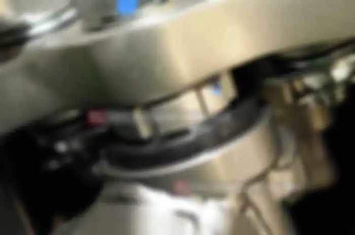 Buat para off-roader pembesut Kawasaki KLX 150 series, pasti pernah ngalami komstirnya oblak lantaran aus. Tentu kendala ini bakal bikin handling tidak nyaman dan hati jadi deg-degan. Ya iya lah.. gimana kalau tiba-tiba as komstir putus di tengah jal