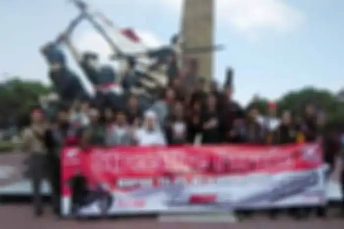 Parade CB150R Streetfire (17/8) bersama PT. Mitra Pinasthika Mulia (MPM), distributor sepeda motor Honda wilayah Jatim dan NTT dalam rangka memeriahkan hari kemerdekaan Republik Indonesia yang ke-70. MPM Honda Jawa Timur ngajak 100 rider CB150 Street