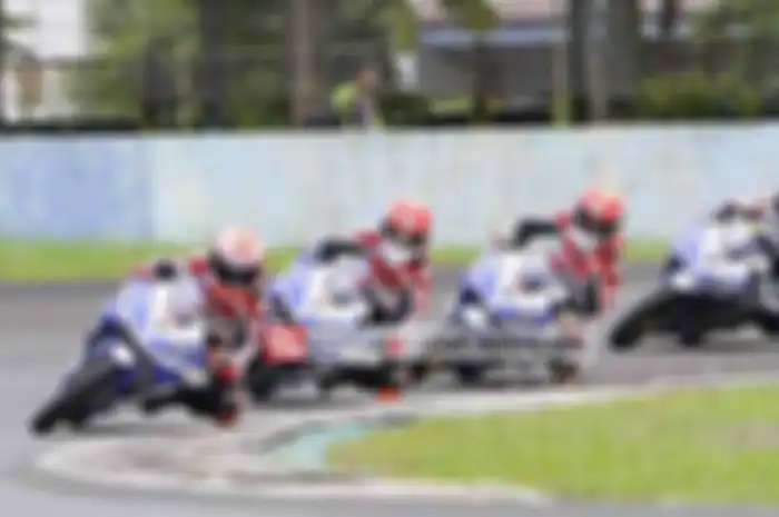 Tahun ini PT Yamaha Indonesia Motor Mfg bikin balapan khusus untuk Yamaha R15 dan R25. Balapan ini diberi nama Sunday Race R Cup Series. Jadwal Sunday R Cup Series 2015
