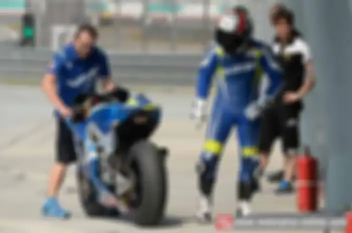 Di awal rencana Suzuki Racing kembali ke MotoGP 2015, mereka melakukan serangkaian pengetesan privat bahkan ikut serta di sesi tes resmi pra musim MotoGP 2014.