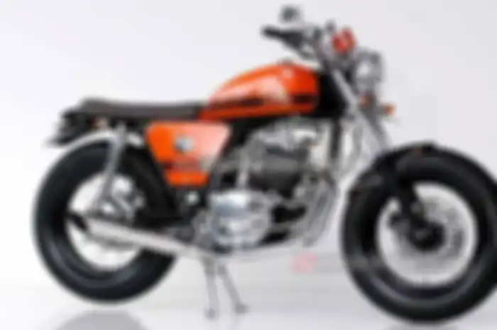 Bagi Wisnu Nugroho, tunggangan sendiri wajib keren. Berhubungan tampilan Suzuki GSX250 alias Thunder 250 lansiran 2005 miliknya sudah ketinggalan zaman, doi memutuskan mengubahnya jadi lebih jadul lagi. Walahh..!