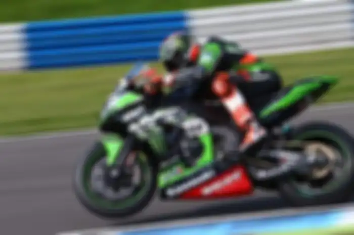 Rider tim Kawasaki, Tom Sykes mencetak sejarah baru di ajang World Superbike (WSBK) dengan menjadi pemenang di satu sirkuit 8 kali beruntun.