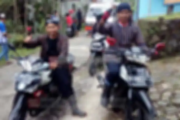 Keindahan alam yang menyajikan pesona air terjun sekaligus ini menjadi destinasi wisata baru yang belakangan ini ramai diserbu pengunjung. Menariknya objek wisata di Purwokerto ini dihiasi tukang ojek nyentrik.