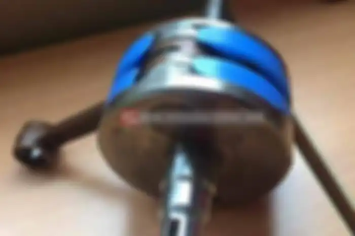 Meningkatkan performa mesin 2-tak yaitu meningkatkan kompresi primer. Caranya ruang karter dibikin padat. Agar gas bakar lebih cepat masuk silinder. Istilahnya tambal kruk as sendiri buat kail kompresi