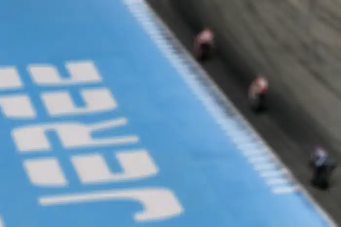 Sehari setelah seri ke-4 MotoGP Jerez (3/5), hari ini sudah berlangsung tes resmi MotoGP Jerez. Dari hasil tes resmi MotoGP Jerez pertama hari ini Suzuki yang terdepan
