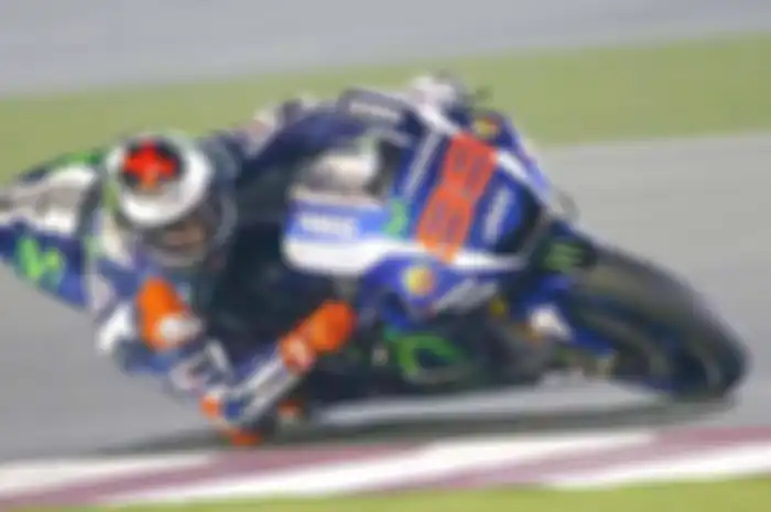 Kemarin malam (2/3) Yamaha dan Suzuki bersaing di catatan waktu tes pra musim MotoGP Qatar. Jorge Lorenzo jadi yang tercepat kali ini di tes pra musim MotoGP Qatar. Maverick Vinales di posisi kedua dan Valentino Rossi ketiga