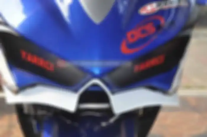 Di ajang MotoGP, lagi ramai penggunaan kumis lele alias winglet. Winglet tuh sayap tambahan di depan motor. Di Indonesia Yamaha YZF-R25 kena virus winglet MotoGP