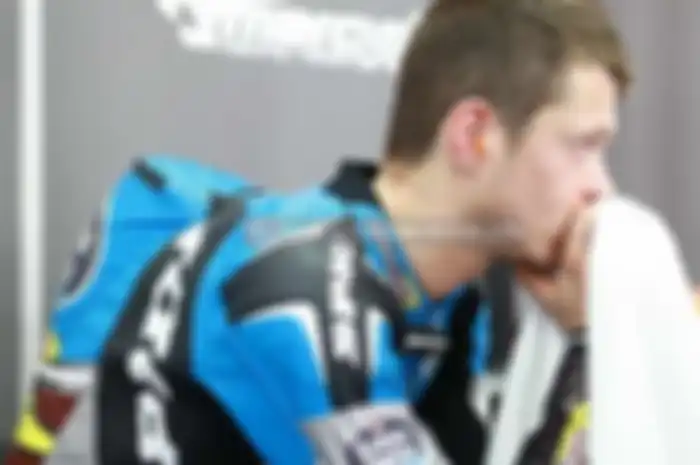 Pembalap The Estrella Galicia 0,0 Marc VDS, Tito Rabat sukses menjalani operasi di lutut kiri. Tito mengalami cedera parah setelah terjatuh dalam tes MotoGP Sepang hari kedua, beberapa waktu lalu .