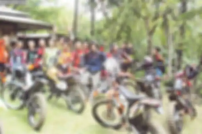 Klub para scramblerer yang punya nama Trail Adventure Nusakambangan atau lebih beken disingkat TANK ini terbesar di Kabupaten Cilacap dengan member ratusan orang. Tunggangannya, dari mulai trail hasil modifikasi, trail tulen lokal sampai built up guy