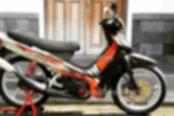 Selain wabah komunitas Yamaha F1ZR kembali naik daun, kini ada tren substitusi pelek OEM (Original Equipment Manufacture) untuk diaplikasi Yamaha F1ZR.