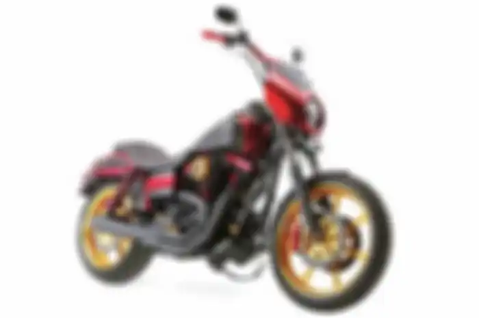 Modifikasi adopsi dari beberapa genre tetap jadi acuan modifikator di mancanegara. Mereka menerapkan komponen yang mencomot dari dunia sport. Baik itu balapan aspal maupun tanah liat. Ini diterapkan pada Harley-Davidson Dyna FXDX lansiran 2011. Yang 