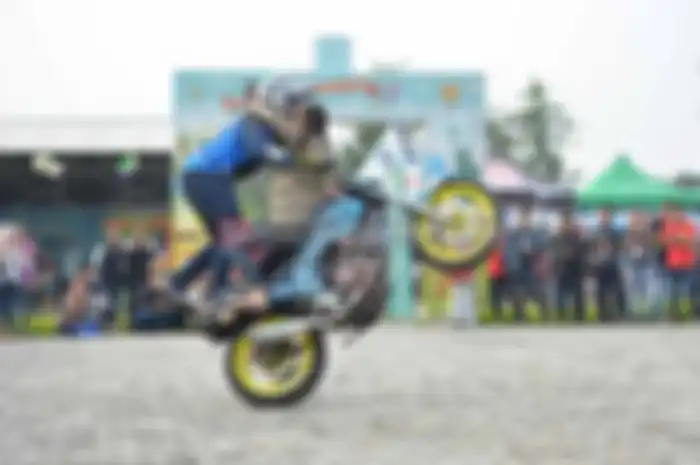 Salut buat klub berjuluk Tangerang R15 Owners (Trow). Bayangkan, baru ulang tahun pertama aja, mereka sudah mampu bikin pesta super meriah di  Maze Market Cikokol Tangerang (30/6)  ini. Acara Sabtu ini sangat  padat, dibuka