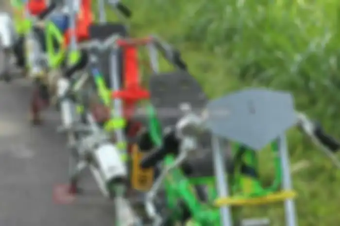 Pasti ada rahasia kenapa motor pacuan di drag bike selalu hadir dengan warna terang layaknya gulali berjalan.