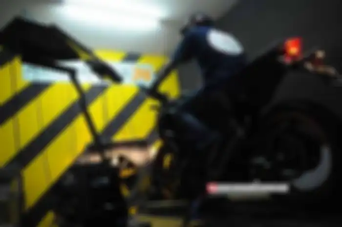 Upps.. ini bukan maksudnya Joko nama sang mekanik. Melainkan sebutan untuk Kawasaki Z250 milik Samson yang bukan orang Betawi, tapi tinggal di Jakarta. Karena doyan turing,