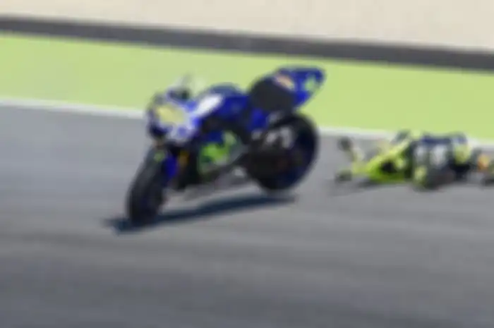 Senin lalu (1/6) jadi mimpi buruk pembalap MotoGP papan atas saat tes Michellin di sirkuit Mugello, Italia. Beberapa pembalap yang ikutan tes terjatuh. Pembalap yang mencium tanah Mugello saat tes Di sini kelihatan mungkin saja Michellin membahayakan