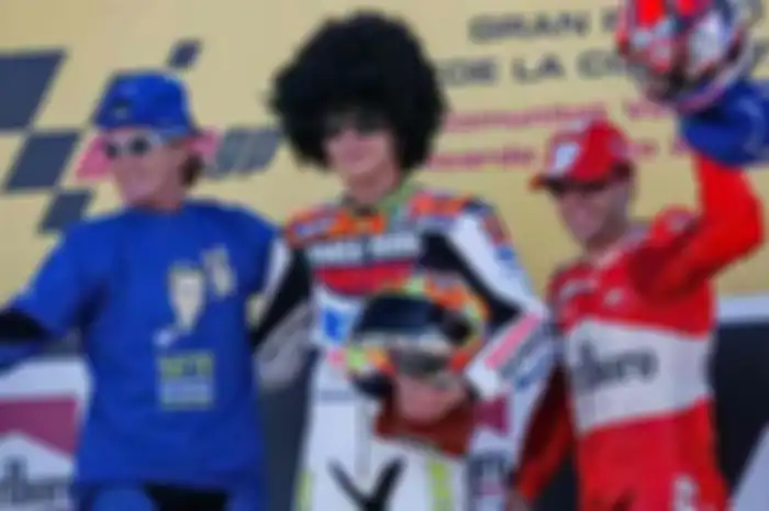 Valentino Rossi Di Bawah Dani Pedrosa Di MotoGP Valencia