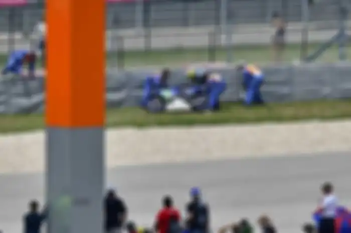 Jatuhnya saat race berlangsung di MotoGP seri III, Austin, Texas, Amerika, puncak dari masalah yang dialami Valentino Rossi. Sebelumya, sudah dirasakan Valentino Rossi kalau motor yang dipakainya di MotoGP Amerika, sudah ada gejala kopling hangus