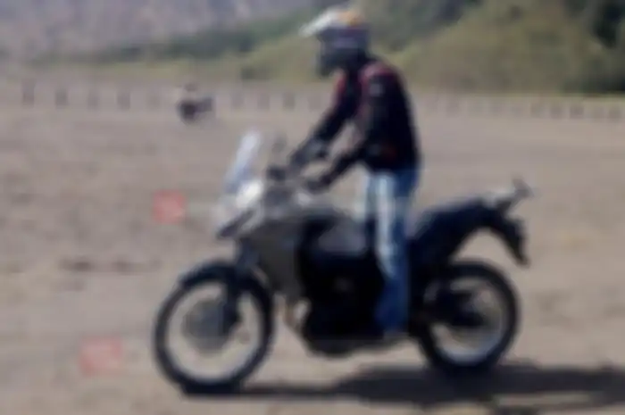 Hari ini Tim MOTOR Plus tes Kawasaki Versys-X 250 dan berhasil taklukan Pasir Berbisik Kaki Gunung Bromo, Jawa Timur (24/2)