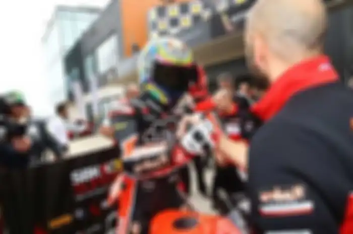 Akhirnya, setelah 18 tahun enggak pernah mencicipi di World Superbike (WSBK), Ducati sanggup naik podium tertinggi di seri ke-3 lewat Chaz Davies, hari ini (12/4). Dari hasil lomba WSBK Aragon race ke-2,