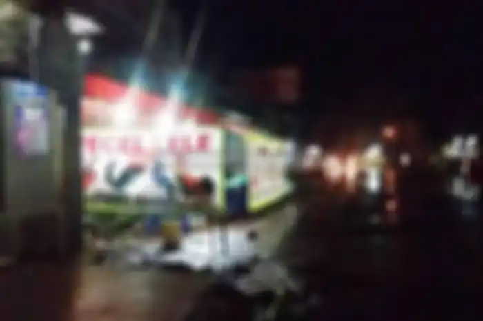 Buat bikers, awas warung pecel lele jadi penyebab kecelakaan. Waduh kenapa begitu?