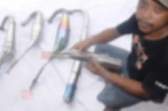 Masih pelihara motor 2-tak? Jangan lupa tarik handel rem di workshop knalpot MMS Purbalingga.