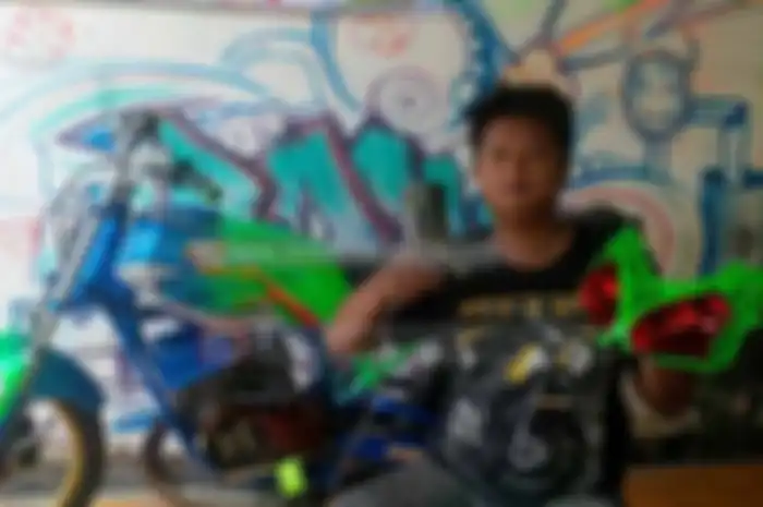 Pengen tampilan motor lebih sedap dipandang mata? selain bisa ditempuh melalui jalur pengecatan, bisa juga dengan memberikan sentuhan pen brush pada bodi motor. Untuk bikers diwilayah Pangandaran, Jawa Barat pasti sudah tidak asing lagi dengan worksh