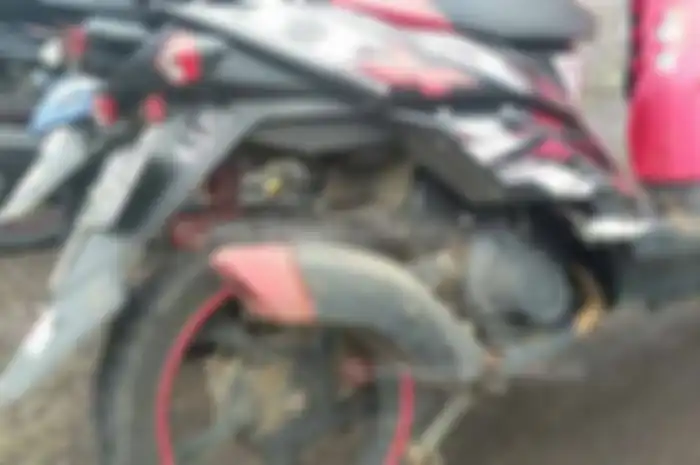 XRide memang tampilan sudah beda dengan matic yang lain. Poles sedikit langsung beda. Salah satunya penggunaan knalpot standar KLX.