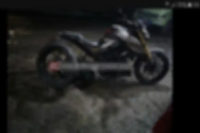 Aiihh.. sadis bener nih arm Yamaha Xabre putus sehabis hajar jalan berlubang di jalur Pantura Jawa.