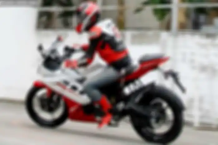 First Ride Yamaha YZF-R15 Version 2.0 Sudah Full Dress dan Anteng Bermanuver