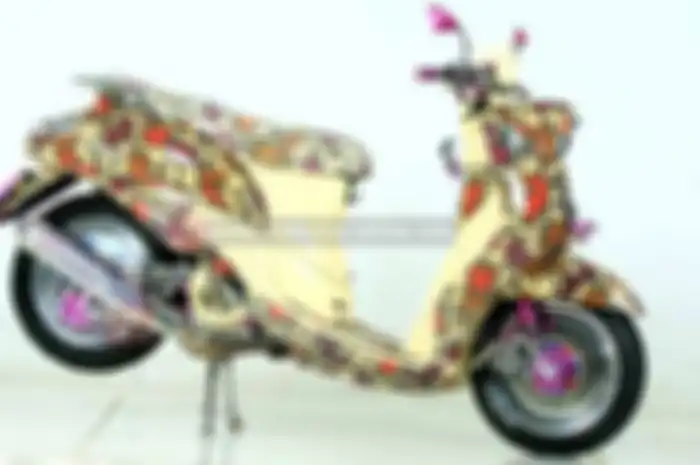 Biar gak terkesan ikut-ikutan, sang modifikator memasangkan pelek dengan diameter ring 12 inci monoblok. Kemudian dipaduan ban gambot. Alhasil, motor terkesan padat dan mungil secara keseluruhan.