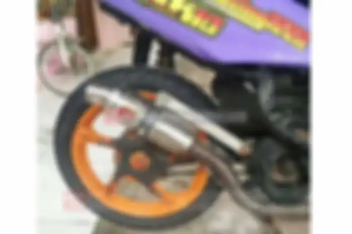 Turun di kelas FFA, langkah bore up dilakukan, menggunakan piston dari Moto1 yang punya diameter 66 mm. Pada piston ini, dibikin dome setinggi 3 mm. Sedangkan jarak mendem piston dari bibir silinder saat berada di TMA, dikasih sejauh 0,5 mm (paking b