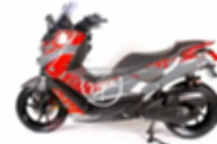 Livery Virgin Ducati, dipercantik pemilihan aksen mewah dari karbon kevlar. Karbon kevlar ini, disematkan di bagian tengah bodi dan sepatbor depan. Selain itu, aksi potong sepatbor belakang juga ditempuh. Agar tampilan racing look didapat, sebagai ga