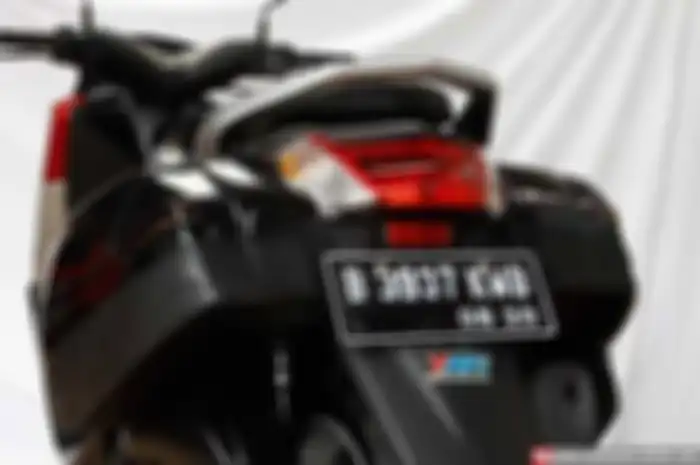 Modifikasi tampilan Yamaha NMAX sporty jadi bergaya turing, bisa ambil jalur pasang side box Yamaha NMAX yang dibikin DJ Custom Art Modification (DJ CAM). Bahannya dari fiberglass, dijual Rp 2,5 juta. Warna bisa sesuai pesenan