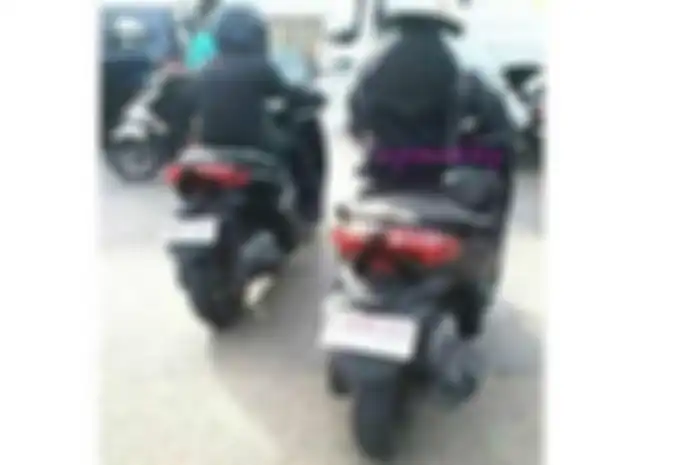 Di Facebook akun bro Angga Kurniawan tersebar foto-foto kalau Yamaha X Max 250 cc sudah dites. Kelihatan tuh Yamaha X Max 250 cc sudah dites di jalan raya Jakarta
