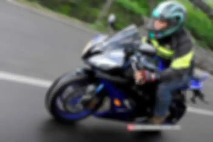 Yamaha YZF-R6 jadi salah satu moge yang ikutan journey untuk MOTOR Plus Sweet 17 Ride, Sabtu-Minggu lalu (5-6/3). Perjalanan dari Jakarta ke Lembang yang jaraknya 280 km lebih. Jajal Yamaha YZF-R6 saat MOTOR Plus