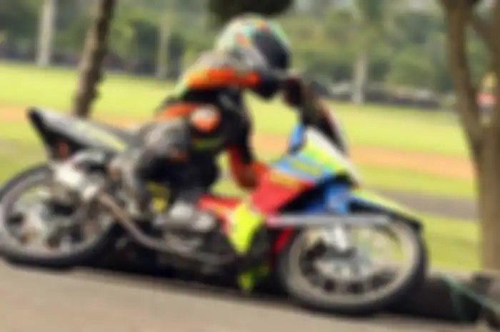 Asep ‘Kancil’, pembalap sedeed Bandung yang sudah tak asing lagi. Asep Kancil pembalap nomor start 119 ini kini jadi andalan tim Surya Wahana RZKY Racing Ambon PJM IRM memakai Yamaha Jupiter Z