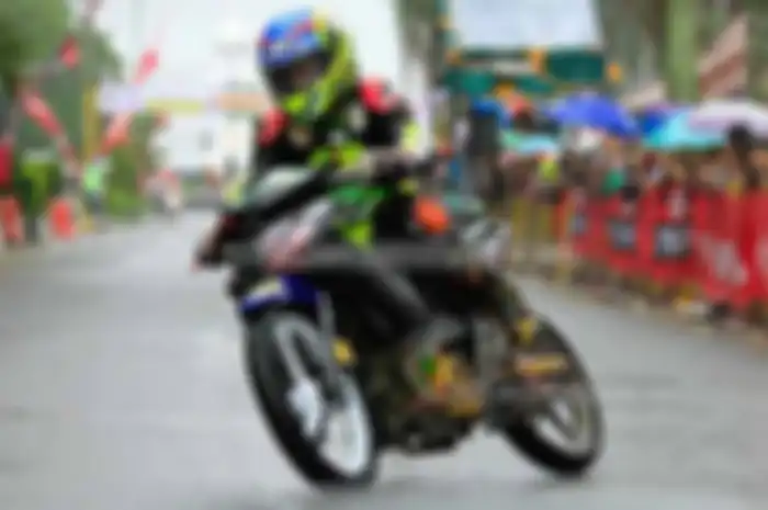 Untuk memenuhi regulasi kelas Bebek Tune Up 150 cc Mesin Berdiri, Jupiter MX 135LC 2010 ini dibore up pakai piston SCK diameter 57 mm. Jika dihitung menggunakan rumus, kapasitas silindernya jadi pas 150 cc.