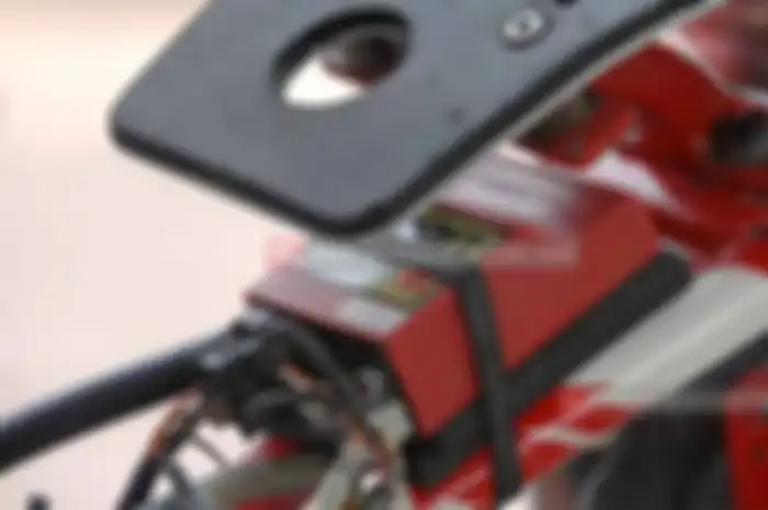 Bendol, sapaan akrab Rizky lebih suka main kompresi tinggi di , yakni hingga 14,7:1. Angka kompresi di ruang bakar ini salah satu rahasia korek Yamaha Jupiter Z yang bikin tembus 8,1 detik