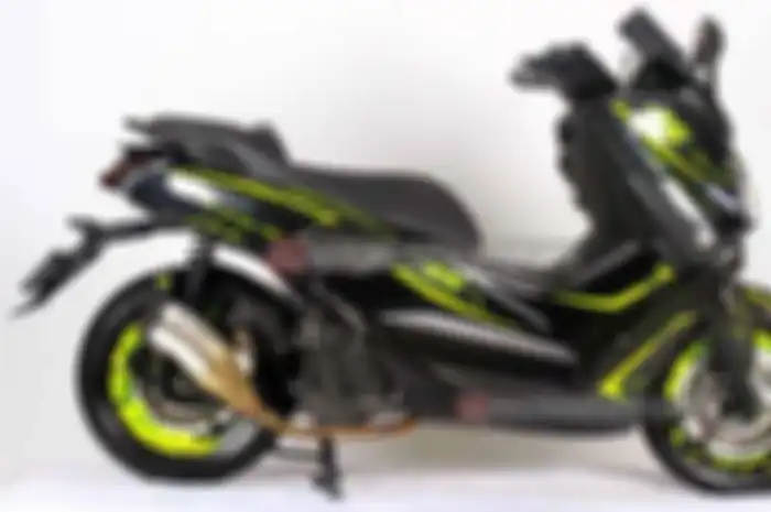 Ibarat goreng telur, konsep yang disuguhkan JDM Project pada Yamaha NMAX 2015 ini, tergolong matang. Maksudnya, konsep helm AGV Pista Carbon yang dituangkan ke NMAX ini, terlihat benar-benar pas. Bahkan sampai detail-detailnya.