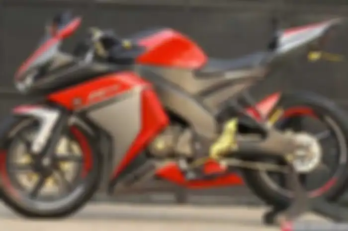 Pemilik Yamaha New V-Ixion Lightning kali ini tidak bakal kecewa jika ditandingkan dengan YZF R25 sekalipun. Tenang, maksudnya tampilannya bukan performa nya bro. Rumah modifikasi Lent Automodified (LA) asal Probolinggo, Jatim sudah keluarkan model t