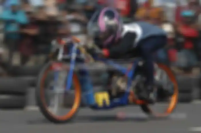 Pemain bulu tangkis nasional, Sony Dwi Kuncoro, ternyata tidak melulu mengurusi raketnya. Nih buktinya, pebulu tangkis tersebut punya tim balap Gavisco Difara WPS Rov’s drag bike di Jawa Timur (Jatim).